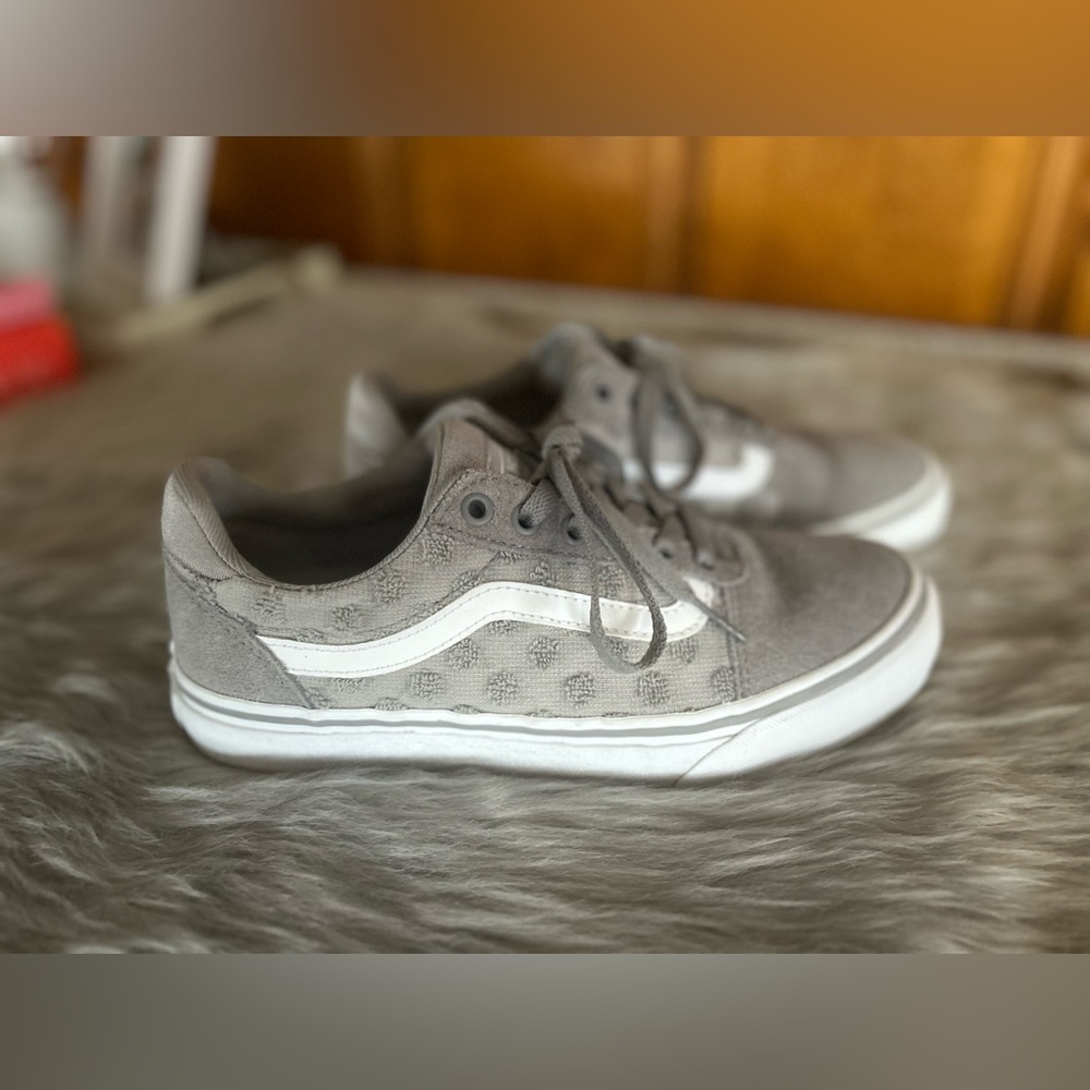 LIKE NEW - VANS Women’s size 8